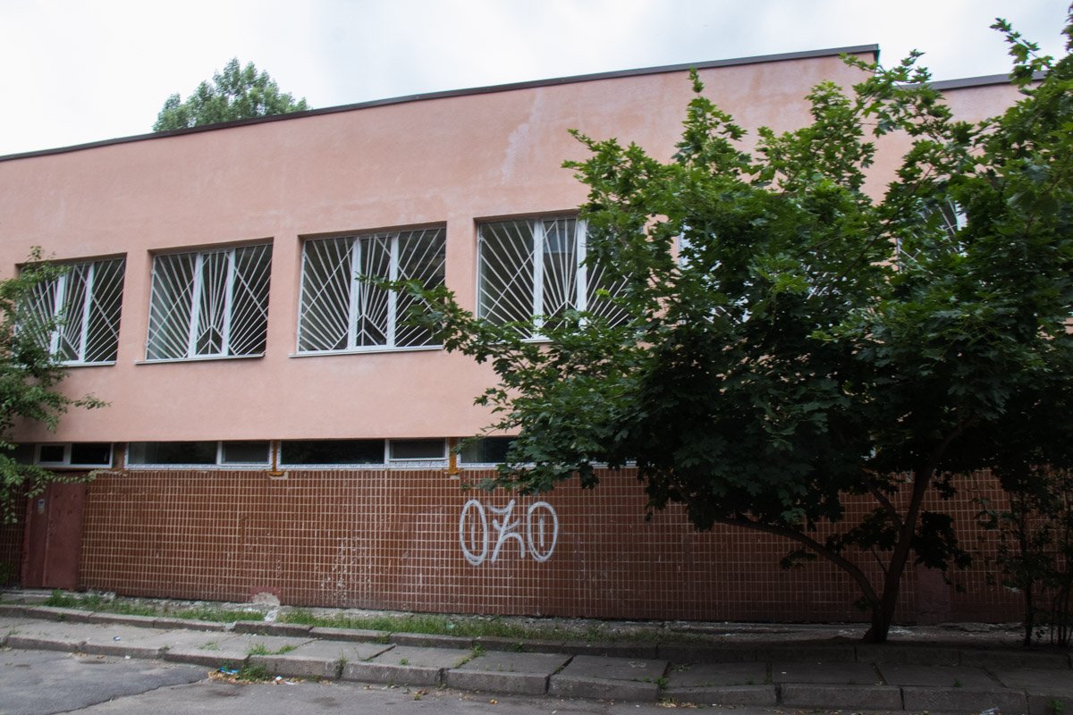 В доме поставили новые окна В доме поставили новые окна