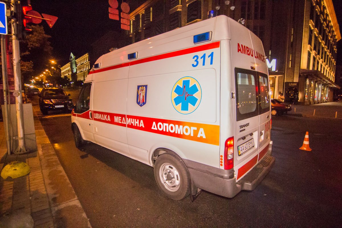 На месте работали медики