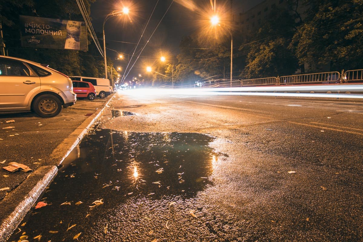 Лишь звуки машин разрушают эту тишину