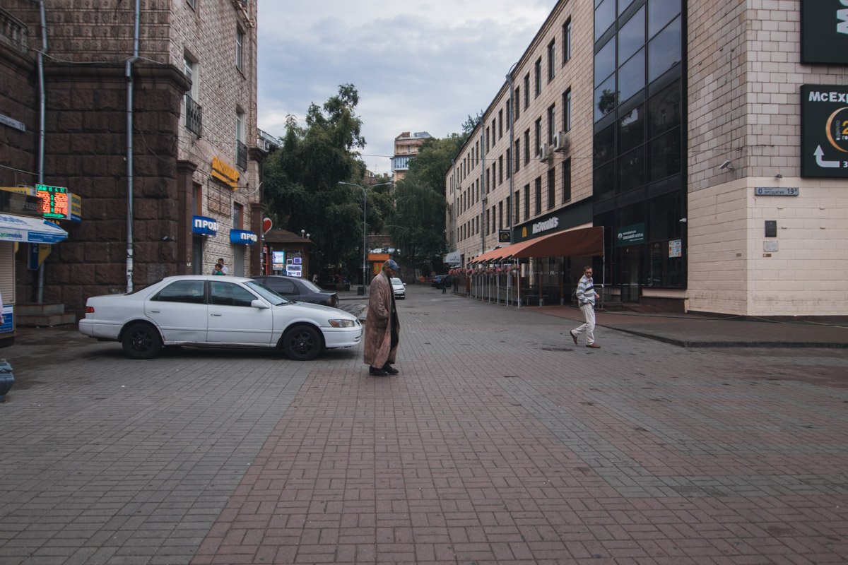 Такой плащ уж точно спасет от дождя 