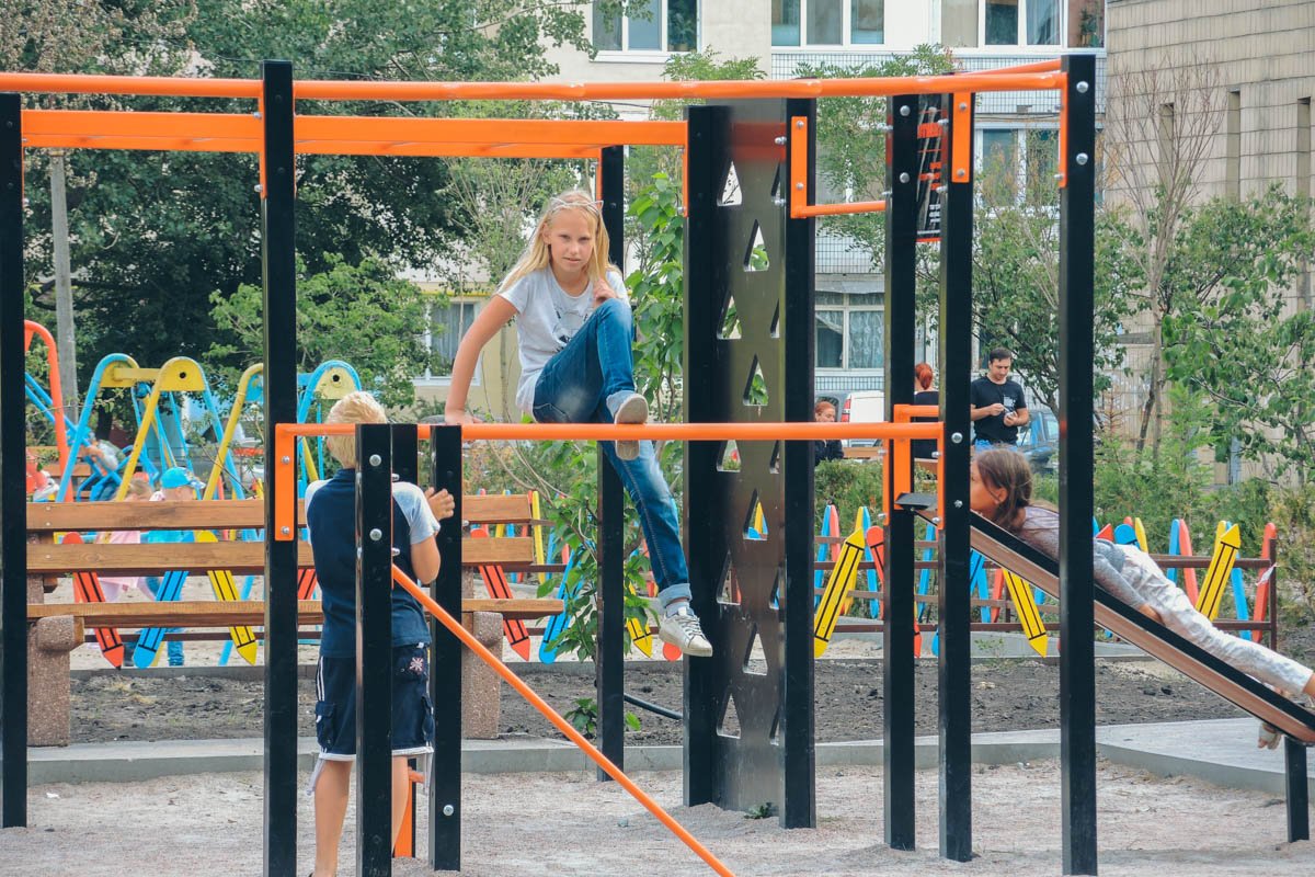 Спортивная площадка тоже многим пришлась по вкусу