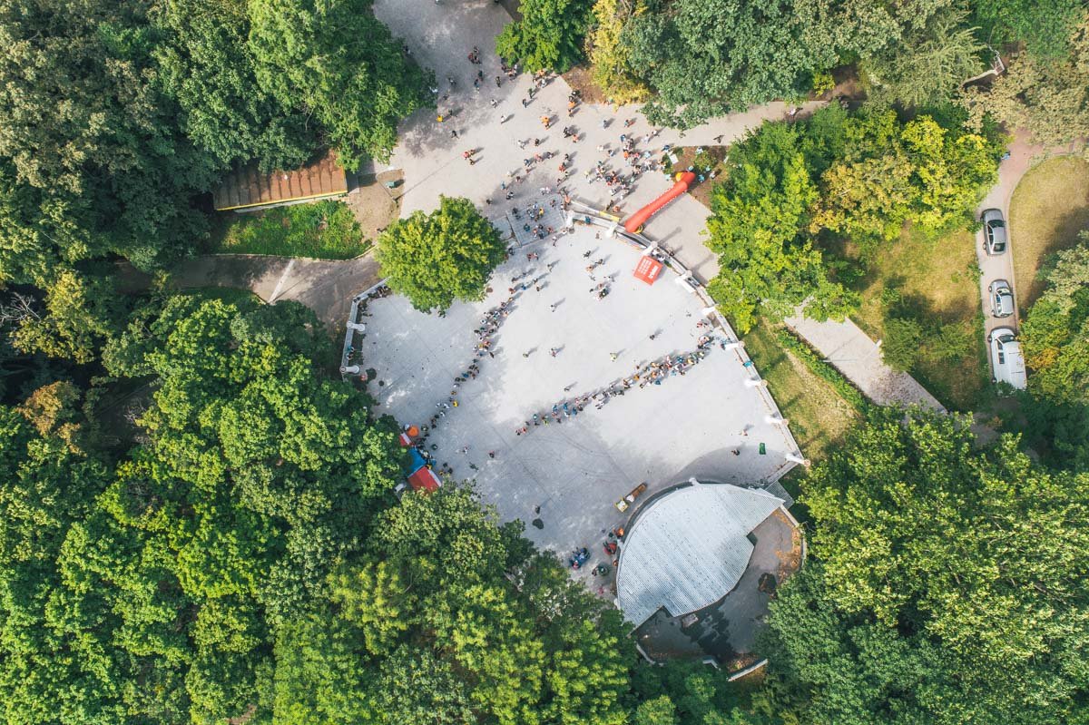 Людей собралось не много Людей собралось не много