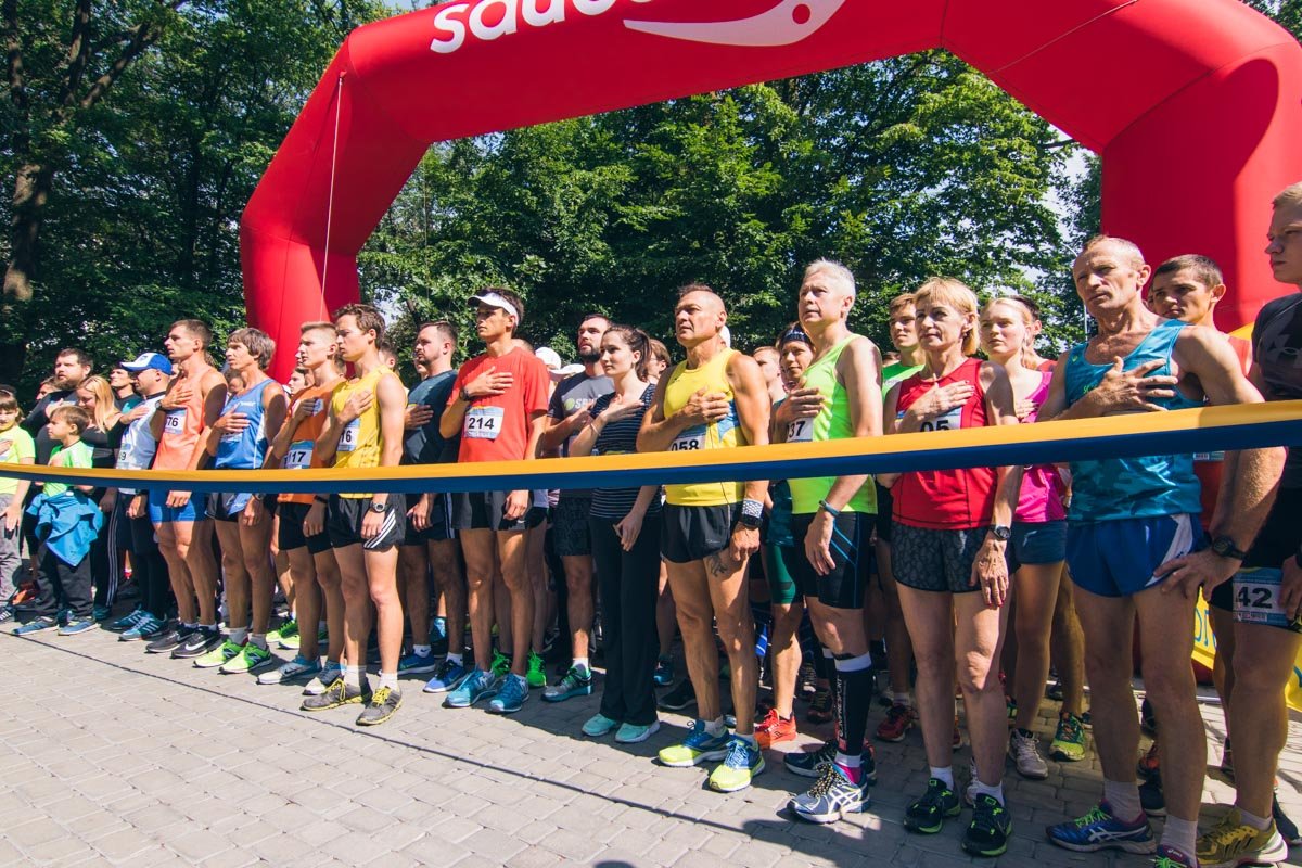 Перед забегом исполнили гимн Украины Перед забегом исполнили гимн Украины