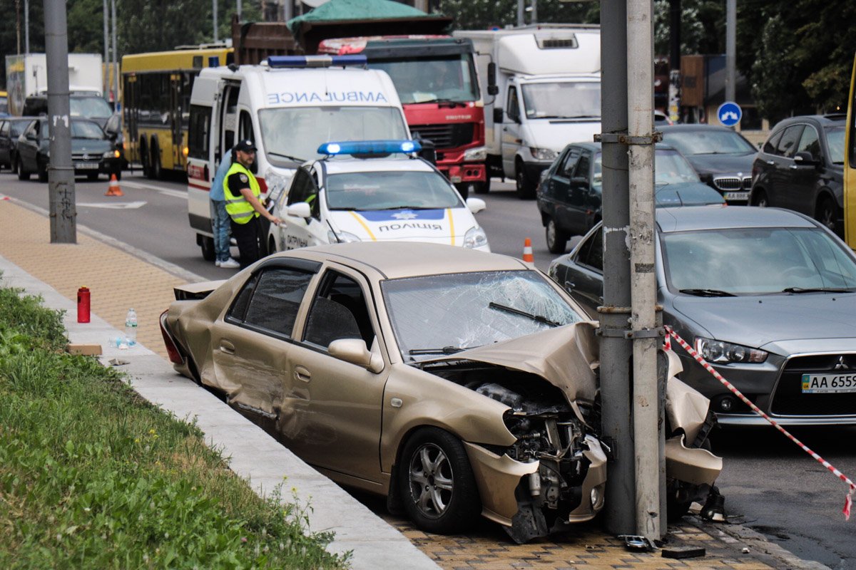 Водитель "китайца" получил травму головы, его госпитализировали