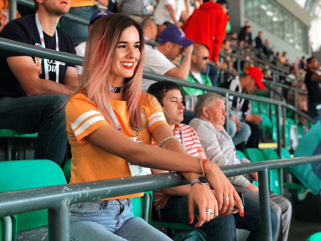 Этой милахе тоже подарили аккредитацию