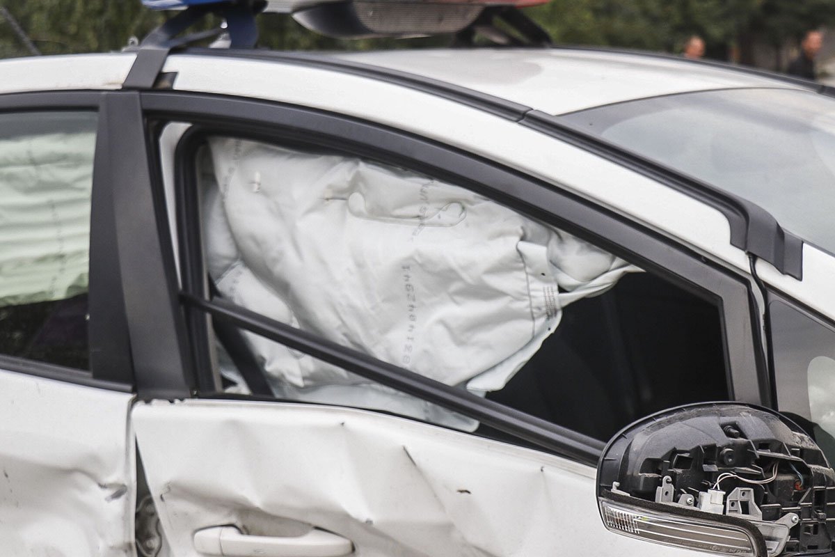 На Кольцевой дороге Subaru Forester врезался в полицейский Prius На Кольцевой дороге Subaru Forester врезался в полицейский Prius