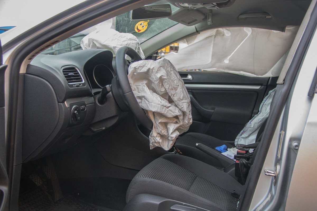 У водителя сработала подушка безопасности