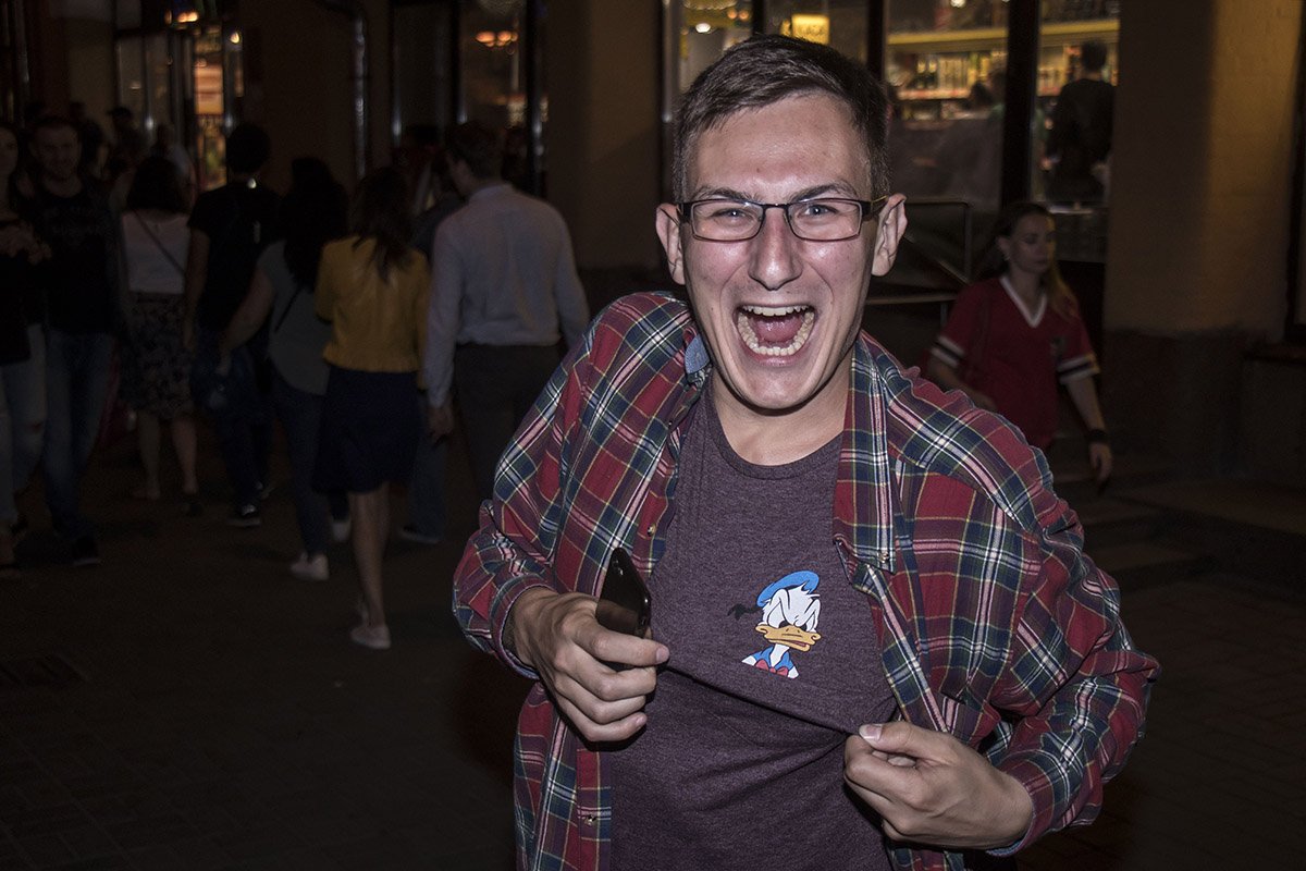 Наш оператор безумно радуется празднику