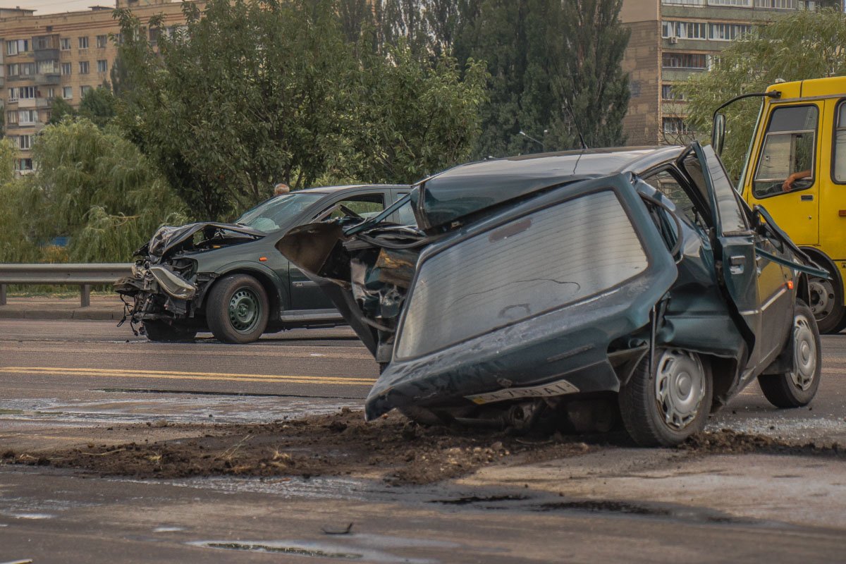 Авто очень пострадали