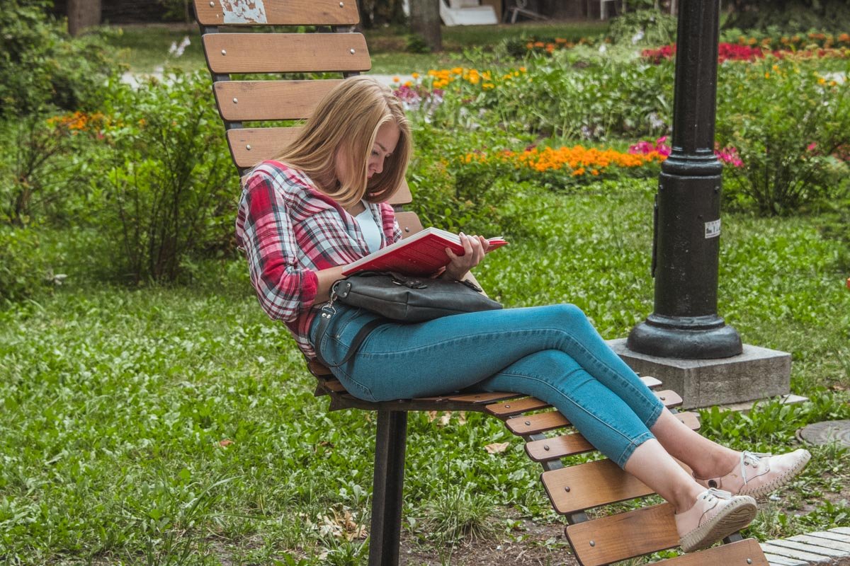 Читать книгу в парке под пение птиц - особый вид оргазма