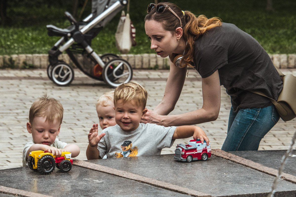 Взрослым следует поучиться у детей радоваться мелочам!