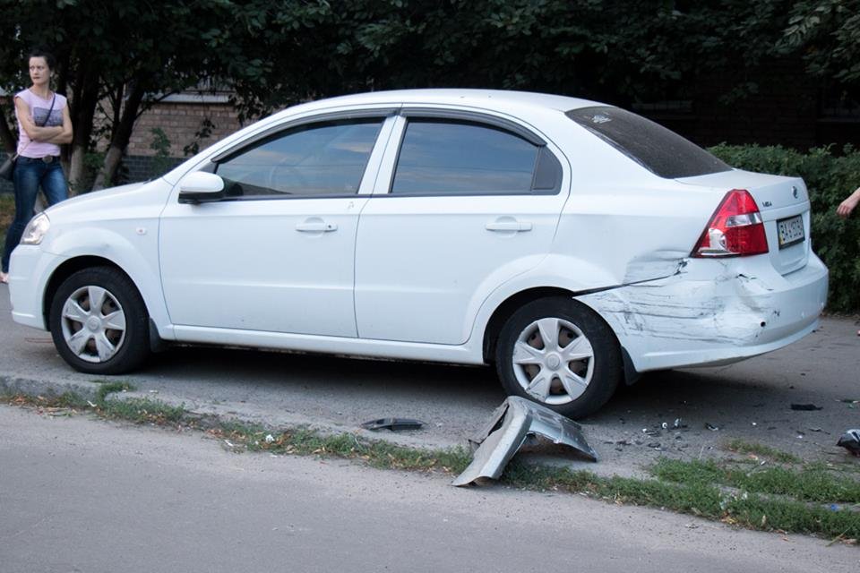 ZAZ Vida тоже частично помялся вследствие удара