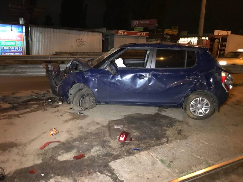 Автомобиль перевернулся, водителя госпитализировали с травмой ноги