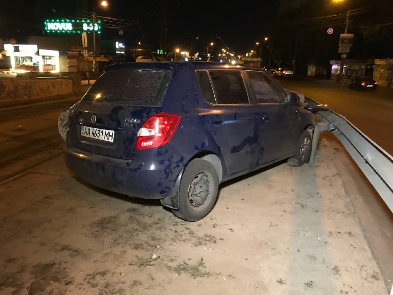 Автомобиль Skoda Fabia двигался по улице Гната Хоткевича в сторону проспекта Юрия Гагарина