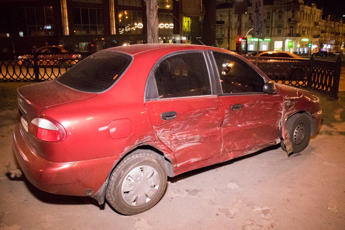 По словам водителя Lanos, он двигался по проспекту Победы в сторону Крещатика