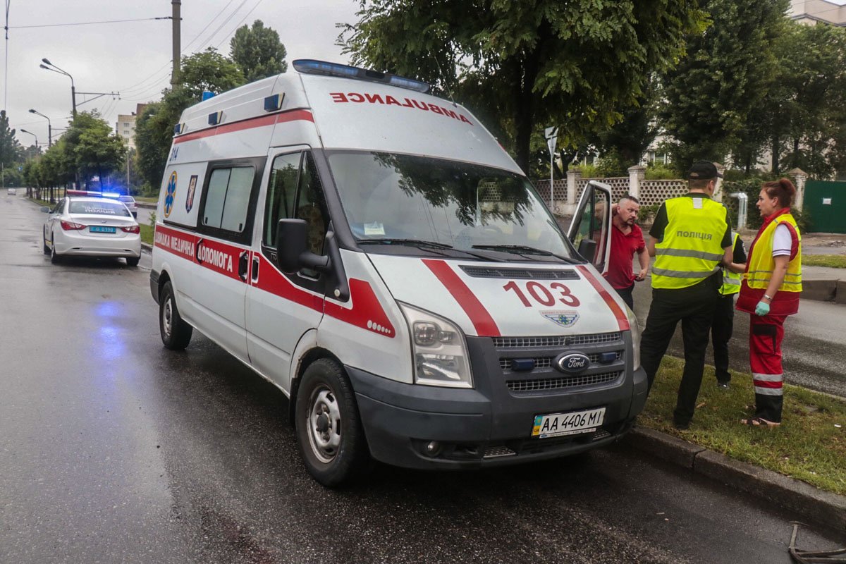 Audi 100 не справилась с управлением Audi 100 не справилась с управлением