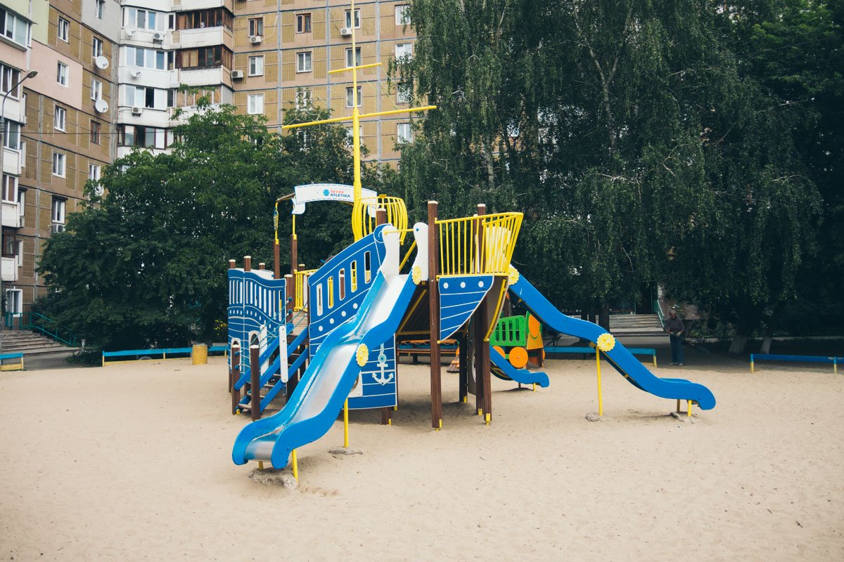 В сквере установили новую детскую площадку 