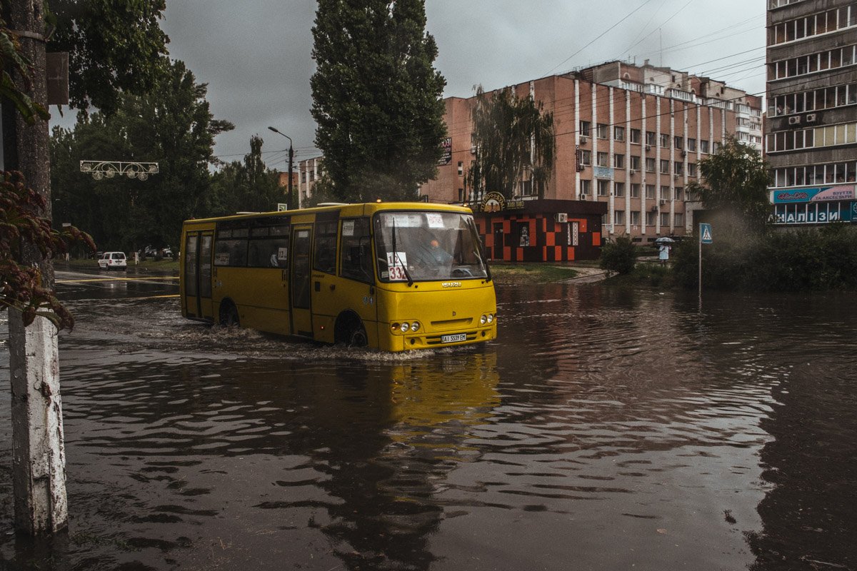 Маршрутка штурмом берет большую воду