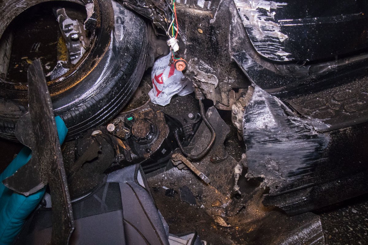 В Киеве на Набережном шоссе разбилась Kia: пострадал мужчина 5