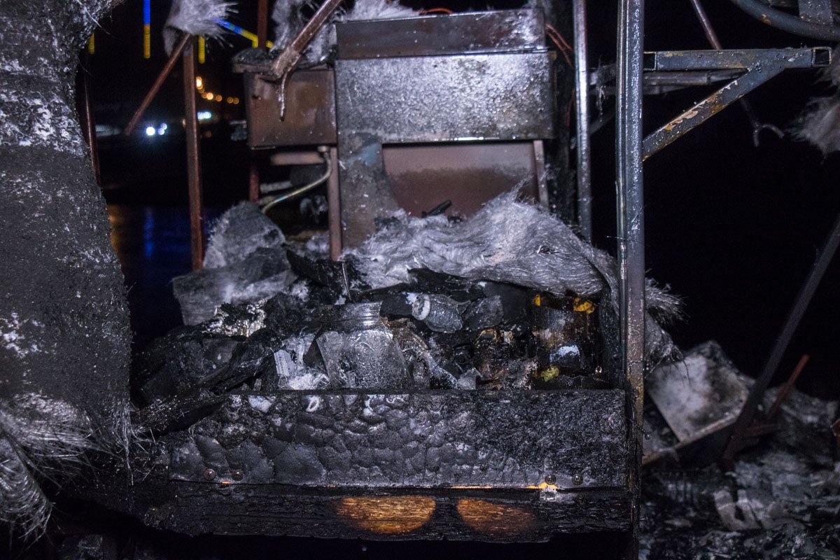 Причину пожара установит следствие Причину пожара установит следствие