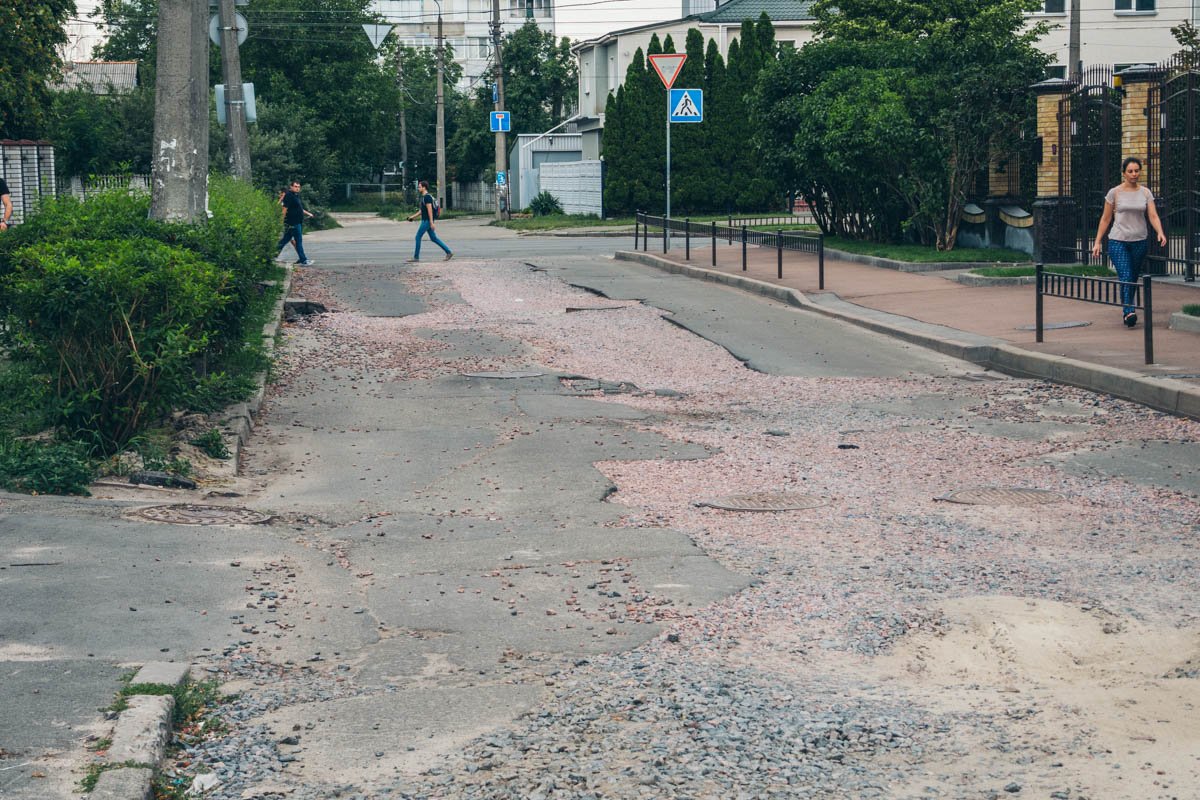 Некоторые участки покрытия выглядят совсем нехорошо