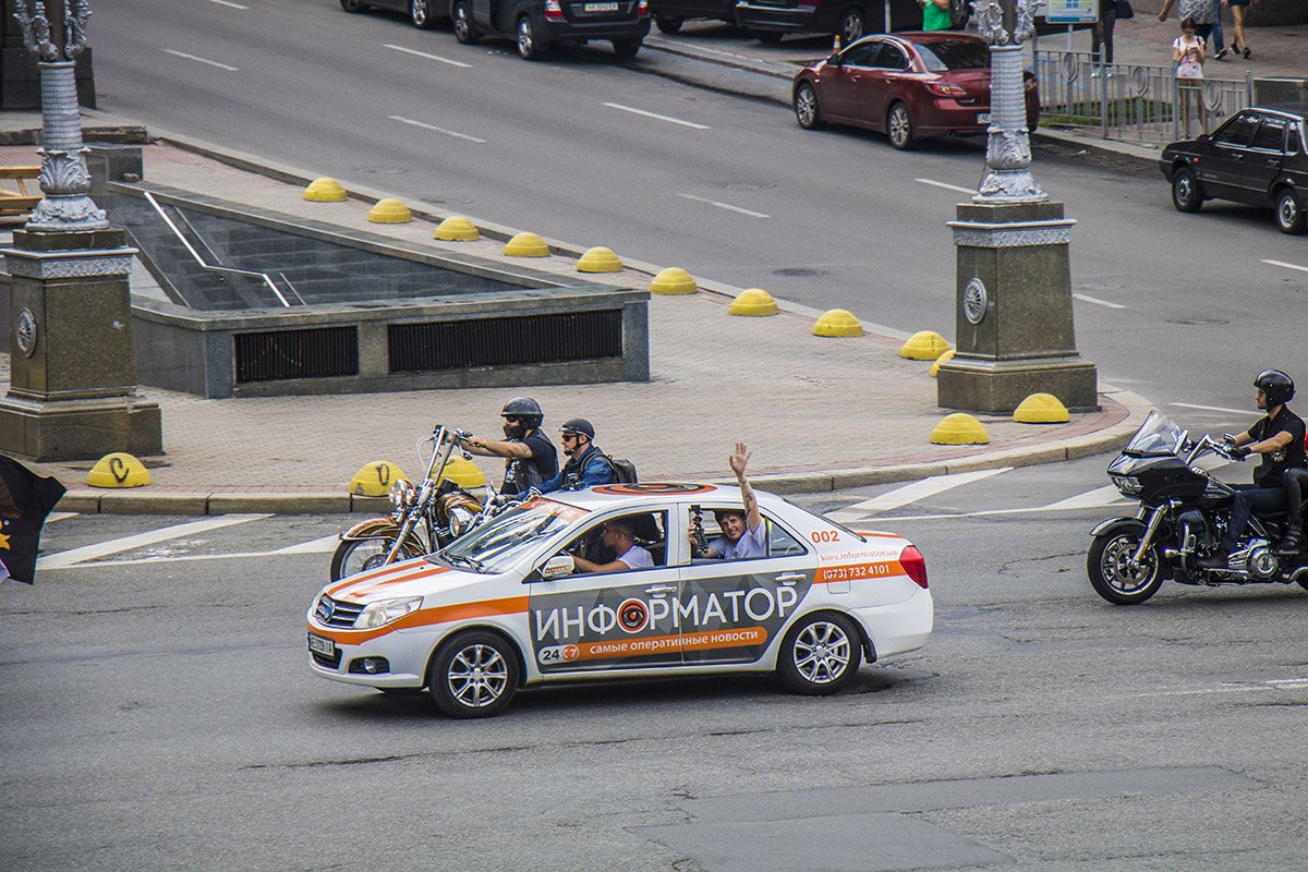 Информатор тоже проехался с колонной Информатор тоже проехался с колонной