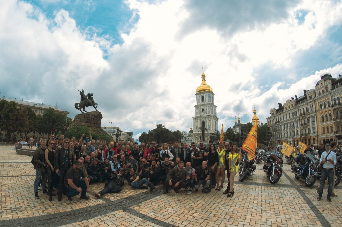 Участники общались и фотографировались на память Участники общались и фотографировались на память