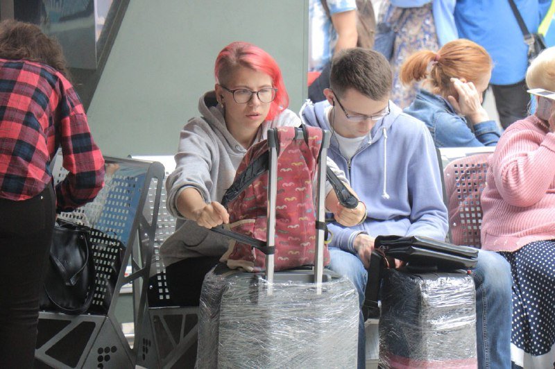 Пассажиры застряли в аэропорту Жуляны