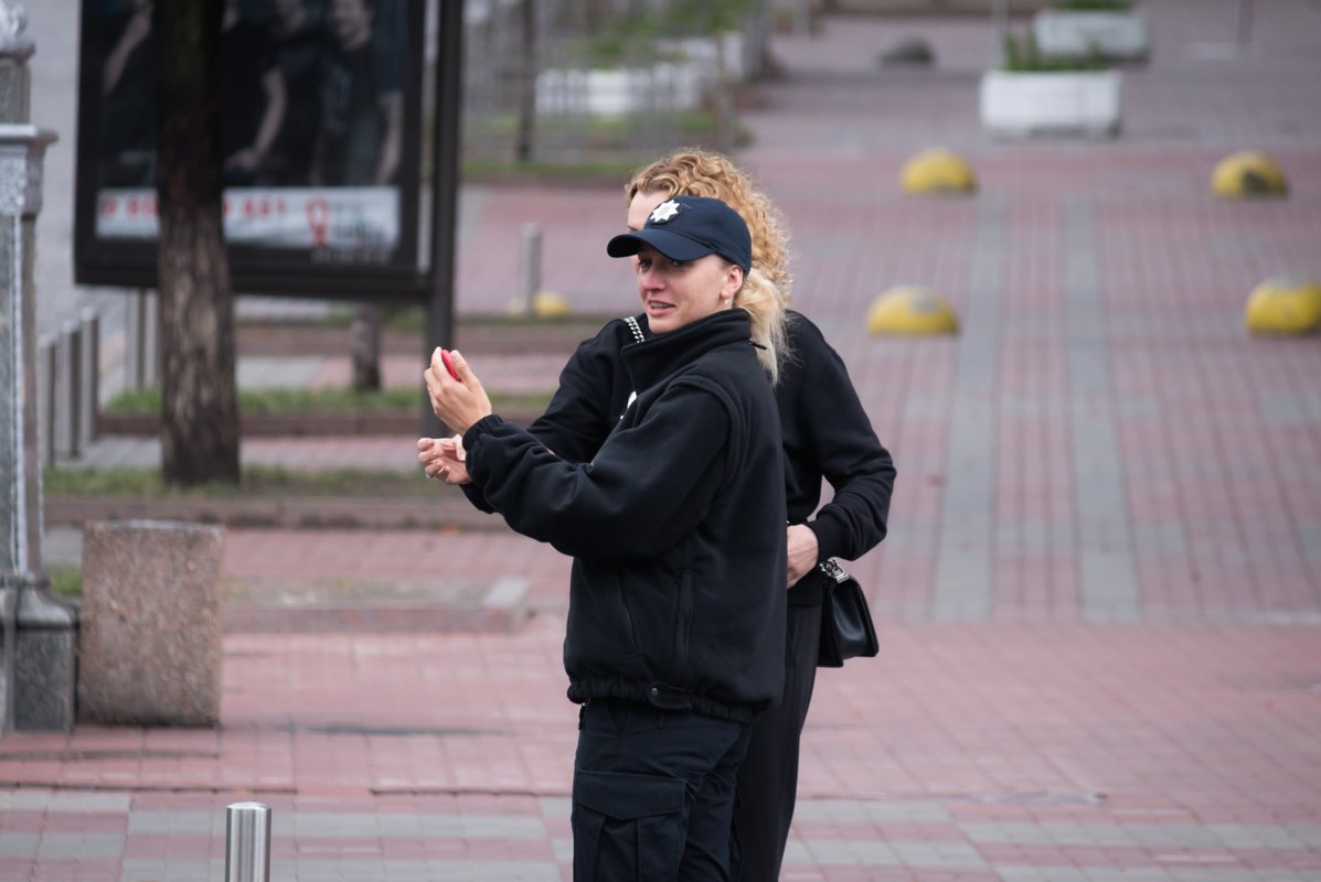 В городе ж никого нет! Кого беречь? Кого охранять?