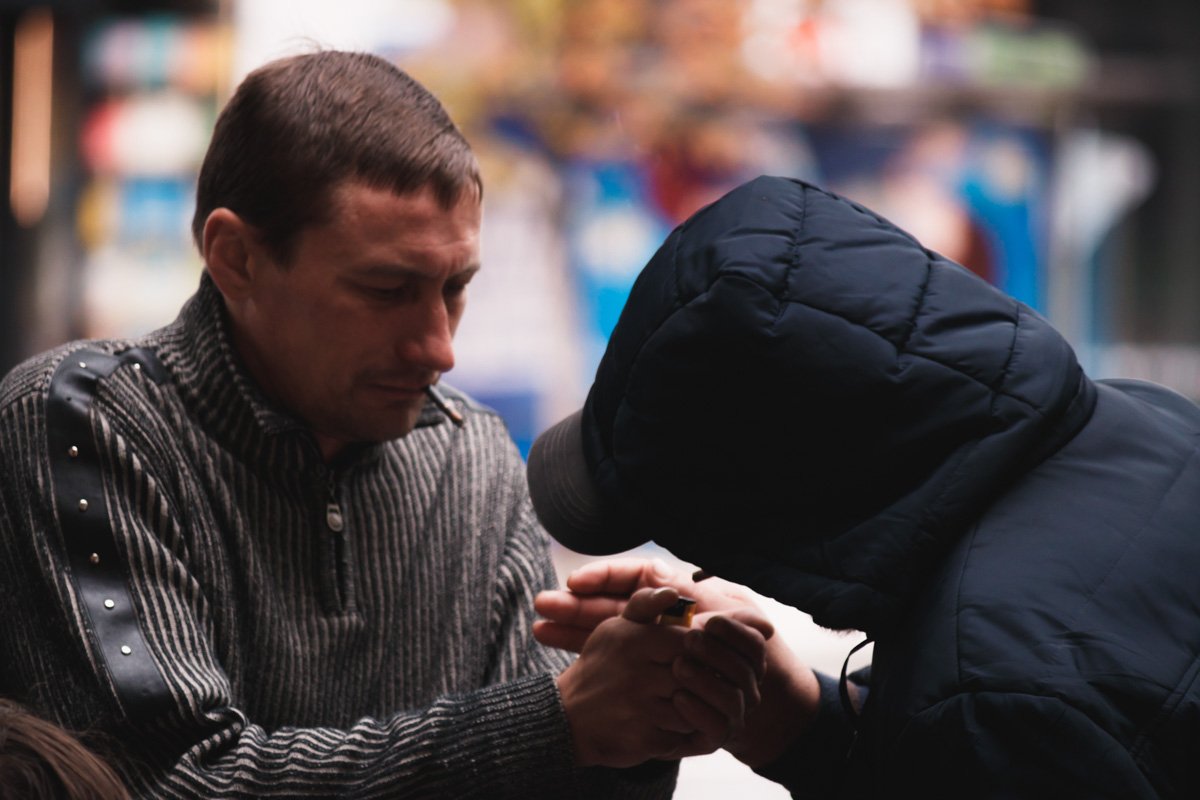 Ну что, закурим по одной?!