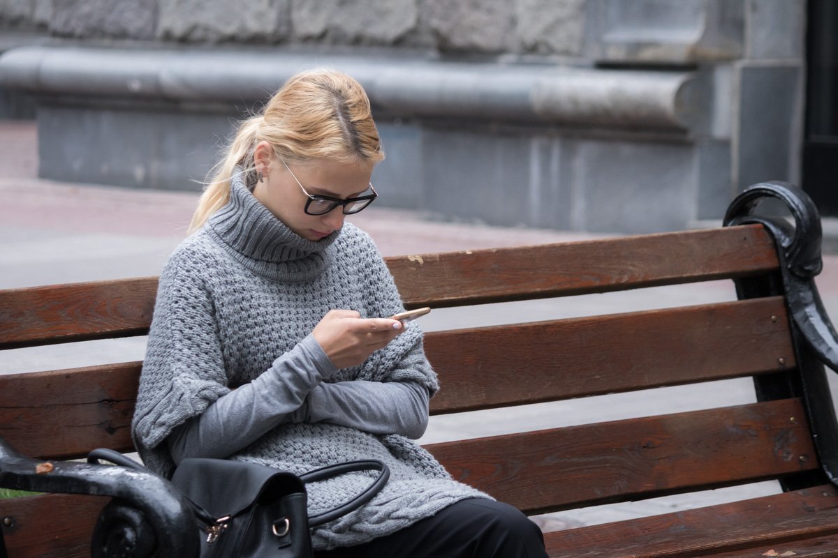В такую погоду хочется надеть всю одежду мира и зарыться в мире своего телефона