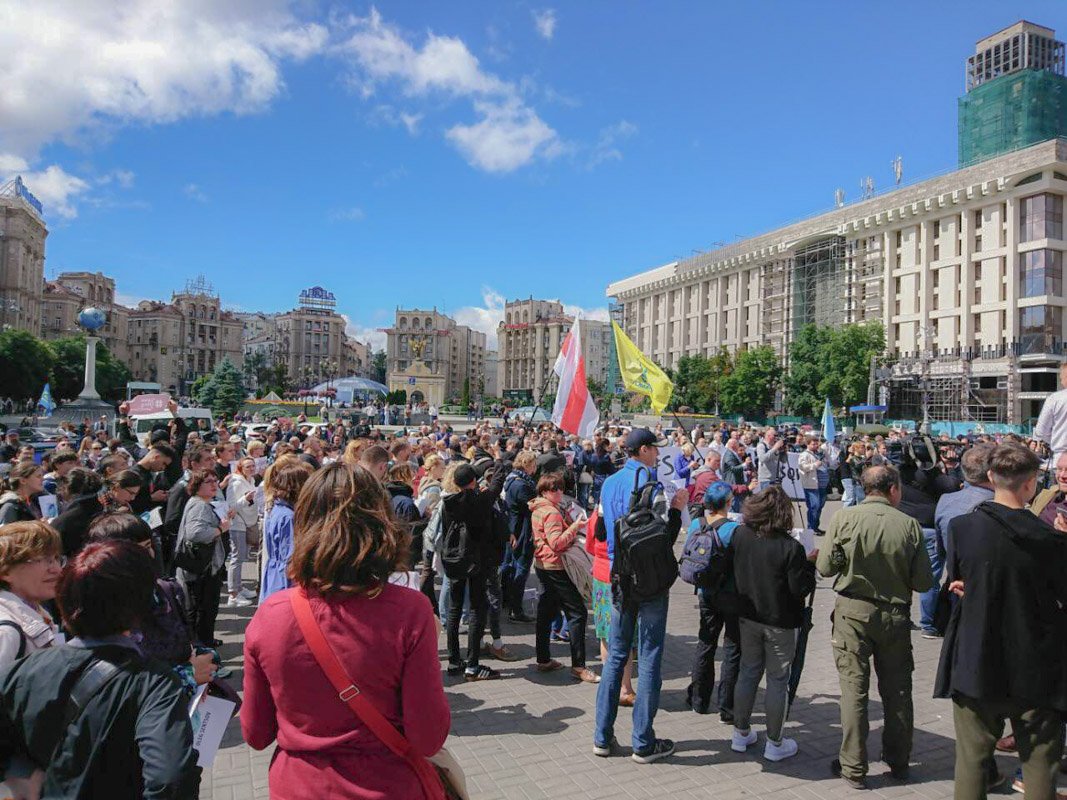 Отметили, что вся украинская диаспора в разных странах мира сегодня вышла на акцию