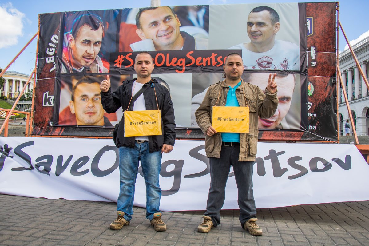 Активисты направились к посольствам стран, чтобы напомнить миру о преступлениях Кремля