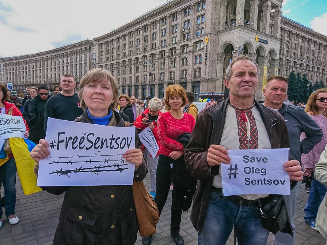 В поддержку Сенцова и других пленников в России сказали речь бывшие узники Кремля и все желающие