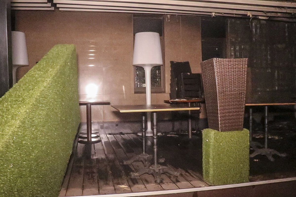 Поскольку заведение не работает ночью, ни гостей ни персонала на месте не было