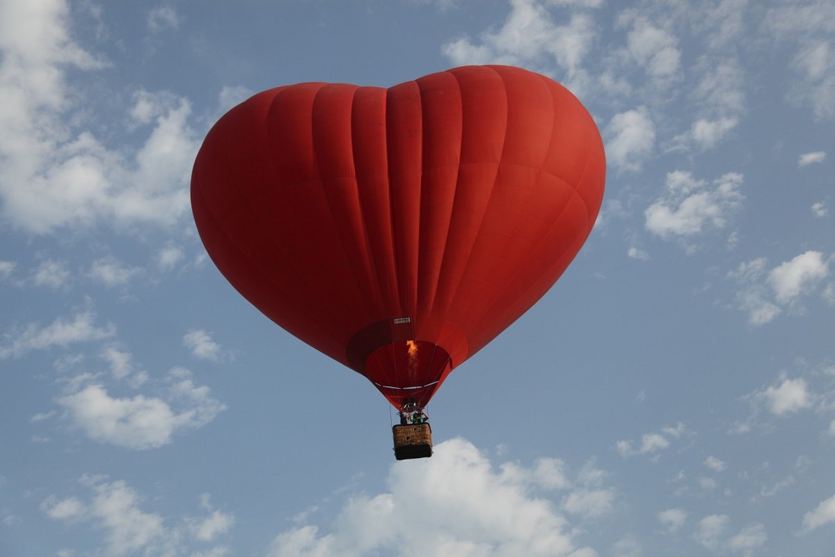 Полет на воздушном шаре - отличный способ признаться в любви своей второй половинке Полет на воздушном шаре - отличный способ признаться в любви своей второй половинке