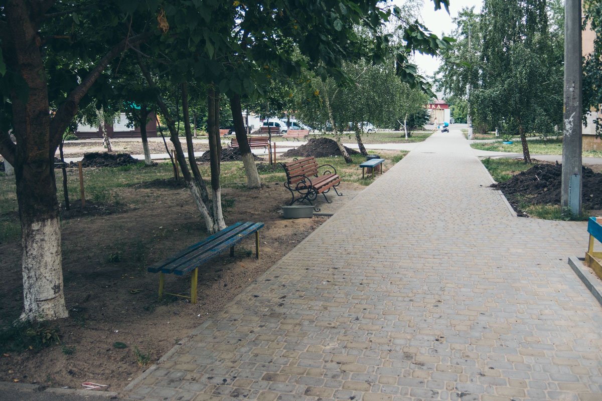 Не все лавки новые 