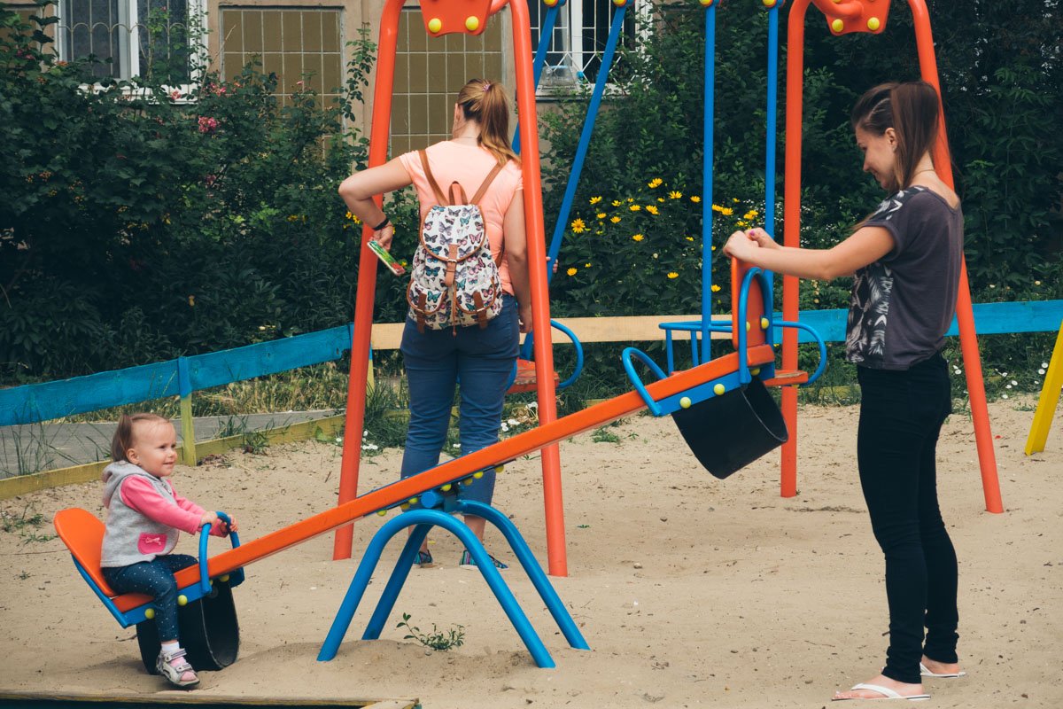 Современная детская площадка 