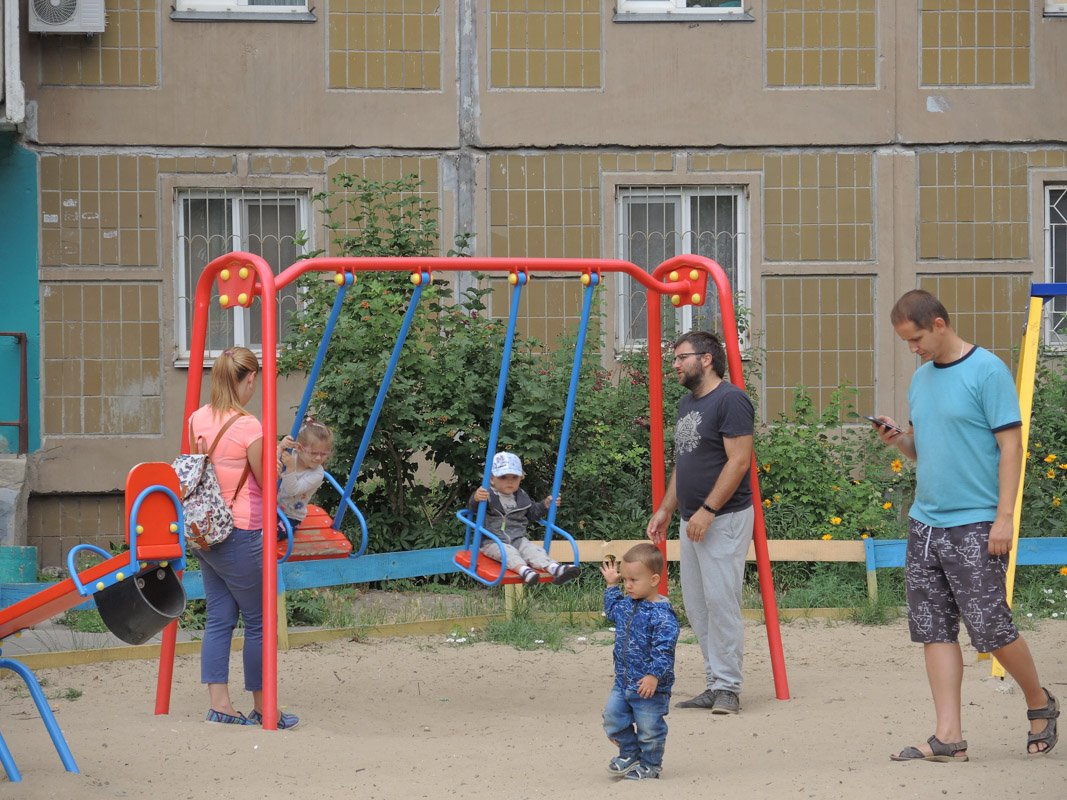 Сквер многолюден 