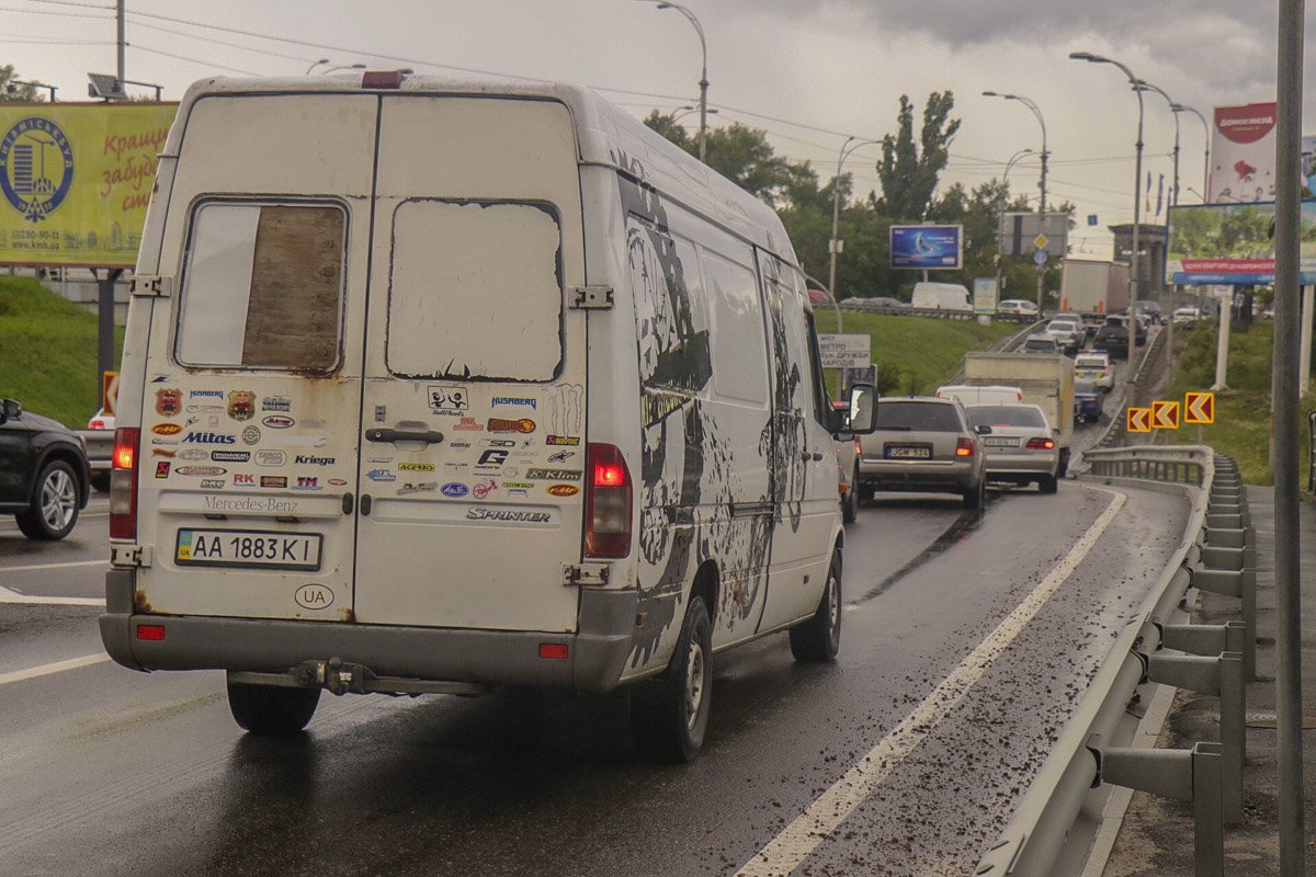 Тянучка в сторону моста Патона 