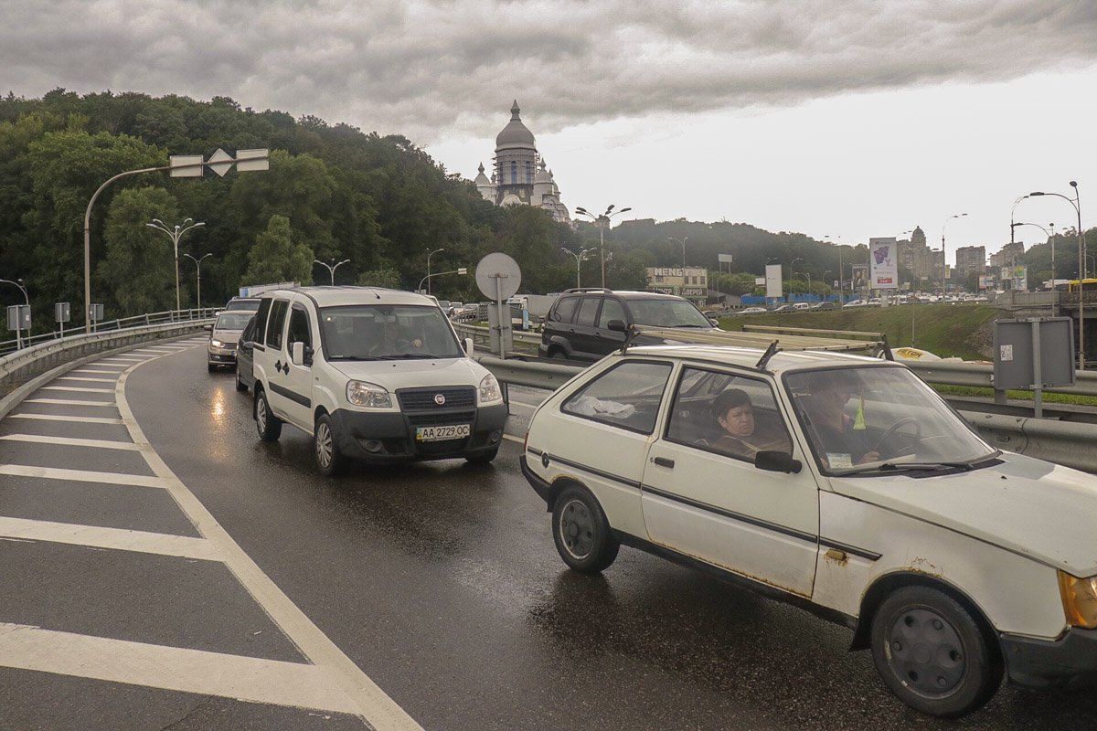 Водителям стоит корректировать свой маршрут, чтобы не стоять в пробке 