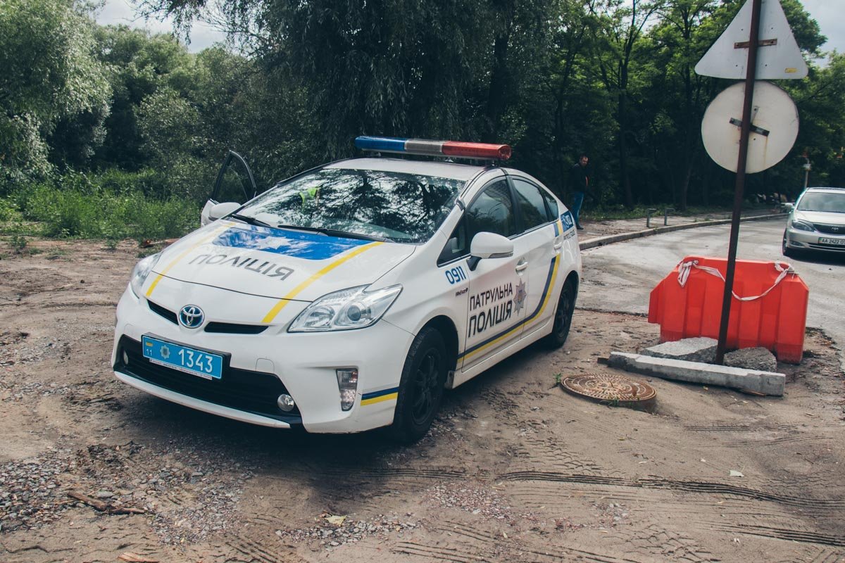 На месте работала патрульная полиция 