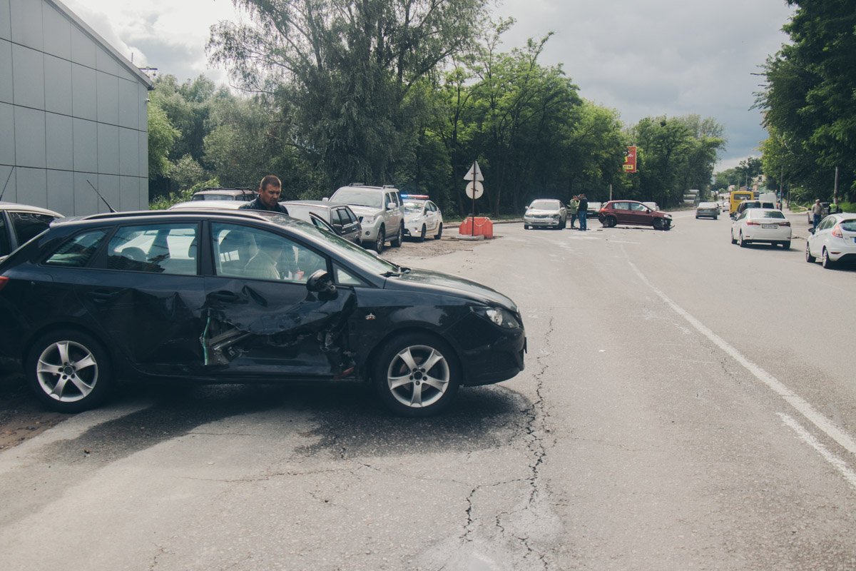 У Siat вмятый бок 