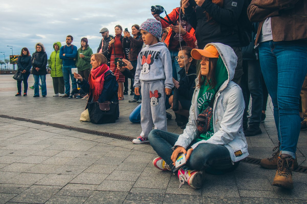 Жители столицы с удовольствием слушали и расслаблялись под душевную и трогательную музыку Жители столицы с удовольствием слушали и расслаблялись под душевную и трогательную музыку