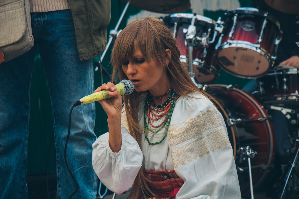 Проникновенный голос Кати Чили создавал особенную атмосферу Проникновенный голос Кати Чили создавал особенную атмосферу