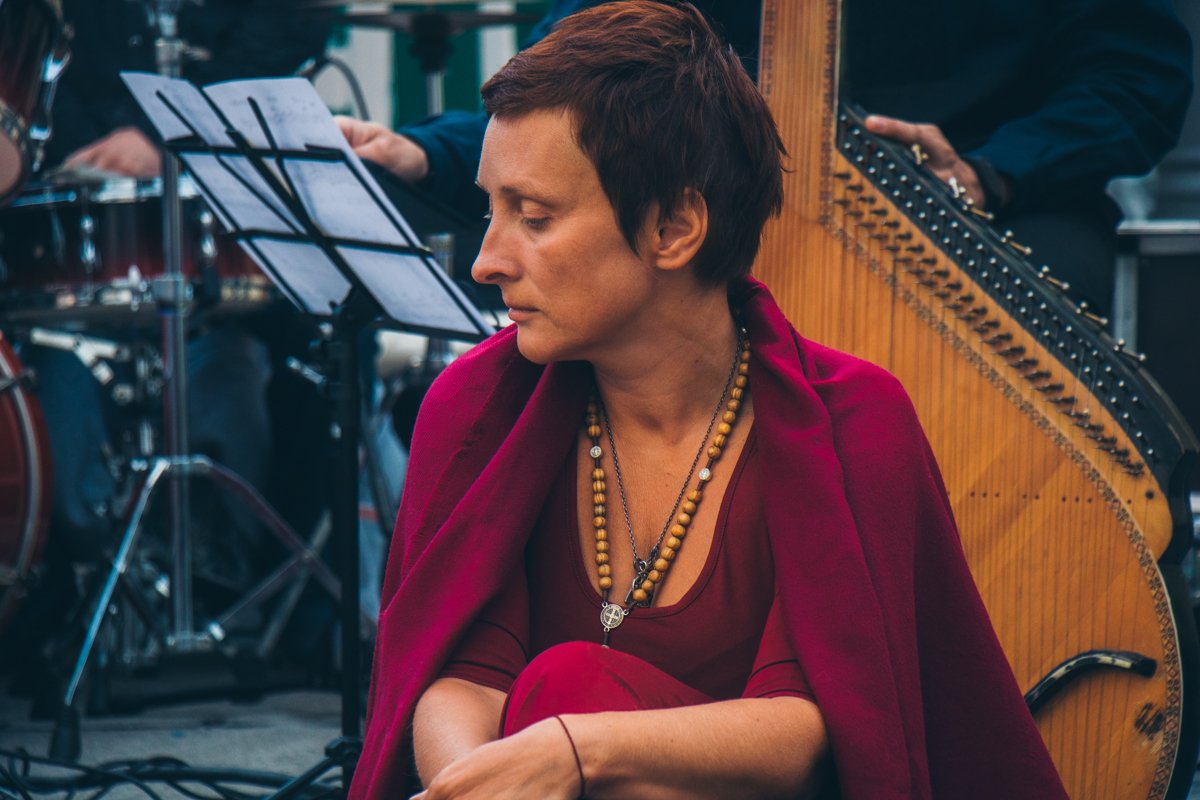 Под такое музыкальное сопровождение можно и погрустить Под такое музыкальное сопровождение можно и погрустить