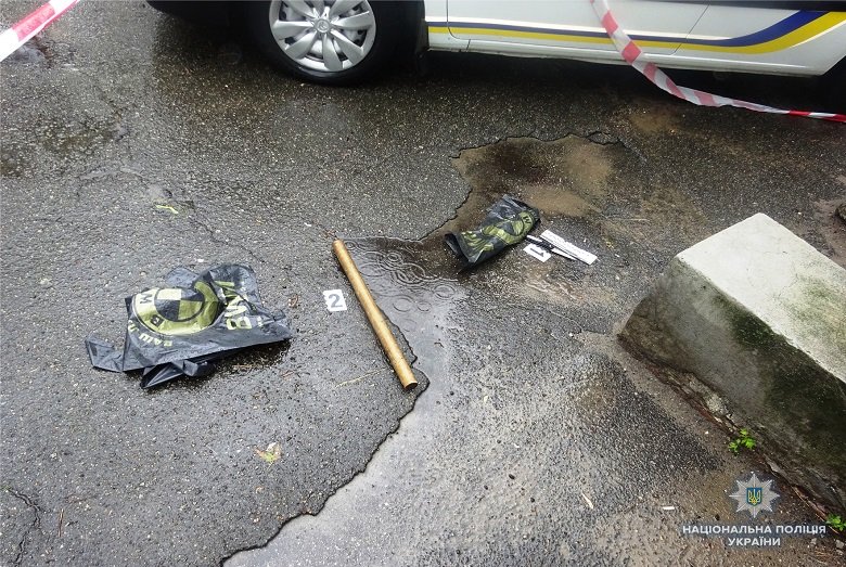 Найденные на месте происшествия следы преступления. Фото: ГУ НП в Киеве