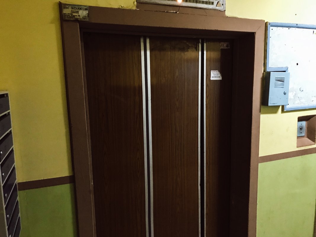 Весь лифт был залит кровью