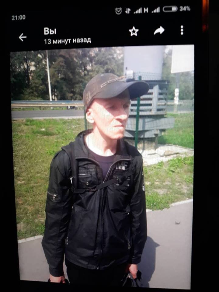 Установлена личность подозреваемого, им оказался жилец этого же подъезда, Танасийчук Александр Дмитриевич, его разыскивают правоохранители