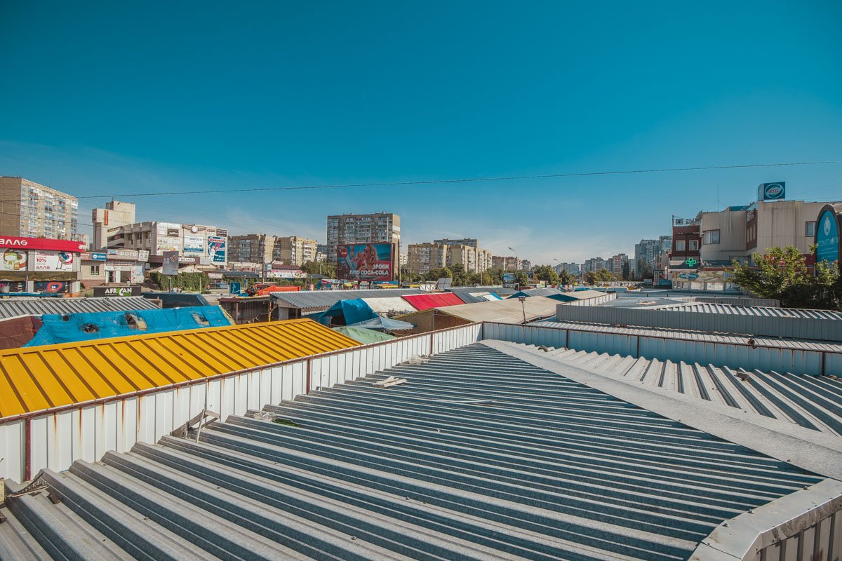 Демонтаж начали с среднего ряда рынка Демонтаж начали с среднего ряда рынка